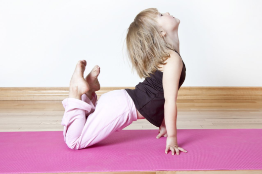 Các Tư Thế Yoga Đơn Giản Tốt Cho Sức Khỏe Của Trẻ Em