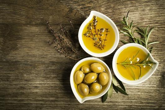 Công Dụng Của Dầu Olive Với Sức Khỏe Và Làm Đẹp