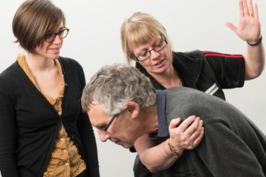 Cách Xử Lí Nghẹn Ở Người Cao Tuổi Hiệu Quả Nhanh